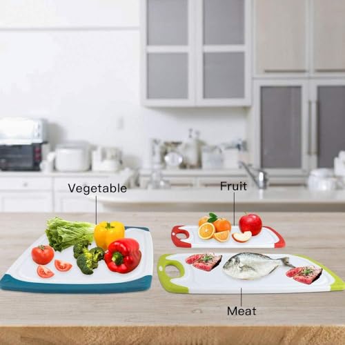 Save 47% on a 4-Piece Plastic Cutting Board Set with Peeler - Image 4